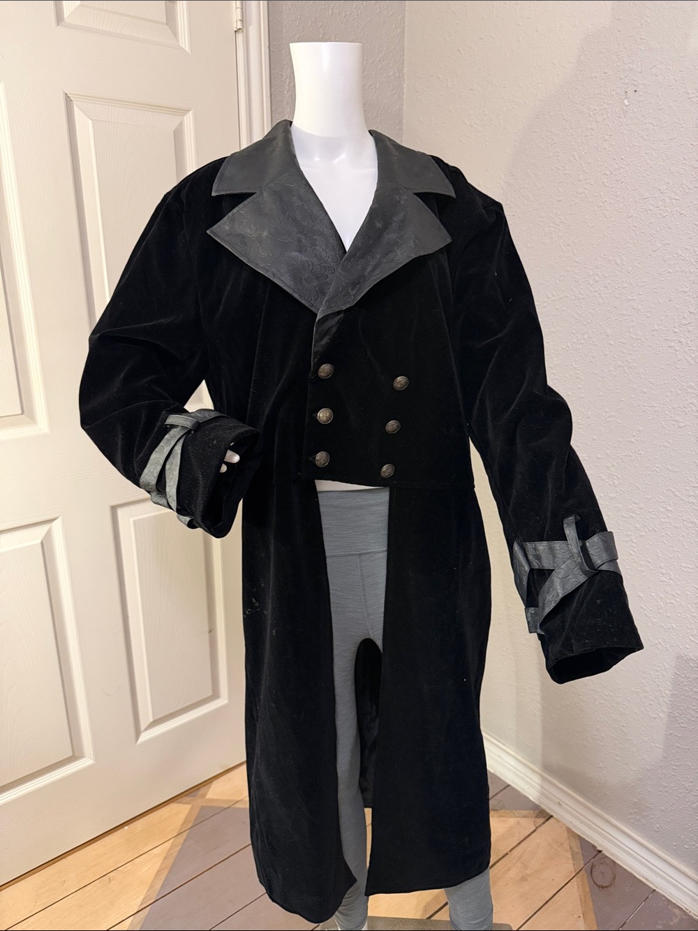SPIRIT Halloween costume Sz L Velvet stagecoach Vampire Black coat